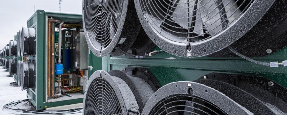 Flower äger fyra operativa BESS-anläggningar i Sverige (totalt 63 MW), och ytterligare tre internt utvecklade projekt väntas tas i drift i landet under 2026 (totalt 70 MW). Bilden är från Flowers 42,5 MW BESS i Bredhälla. Pressbild: Flower