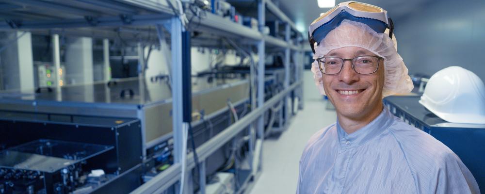 Lasersystemet kan användas till forskning som banar väg för ljusdriven elektronik och effektivare solpaneler. Pressbild: Umeå universitet
