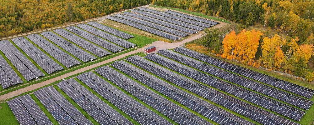 Solpark på 40 000 kvm för Tekniska verken i Linköping. Pressbild: Soltech Energy Sweden AB