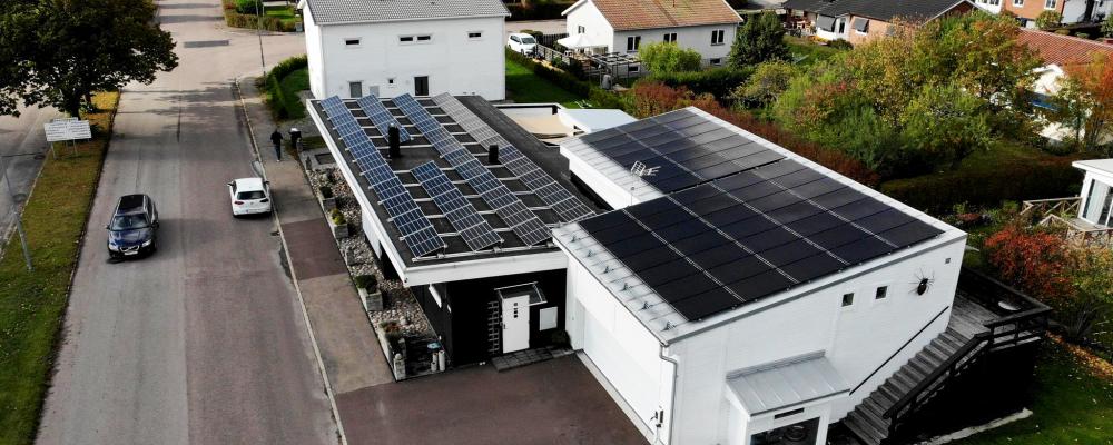 Villa i Karlstad som producerar egen solel – solceller installerade av Nordic Solar. Pressbild: Nordic Solar
