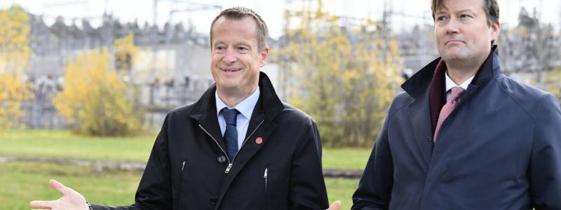 Jessica Gow/TT: Energiminister Anders Ygeman (S) och Ellevios VD Johan Lindehag.