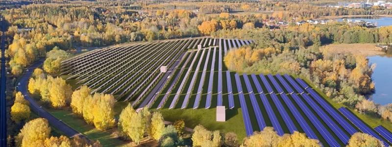 Planerad solpark i närheten av finländska staden Lojo. Bild: Helen, Kredit: Arkkitehtitoimisto Virkkunen & Co.