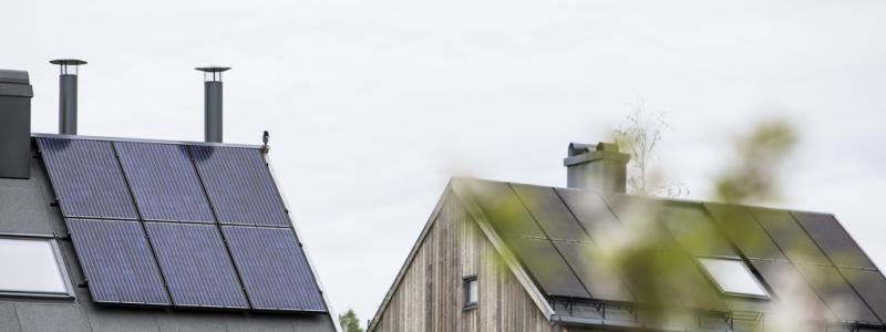 Tore Meek/NTB/TT: Regeringen vill öka skattereduktionen för den som sätter upp solceller. Arkivbild.