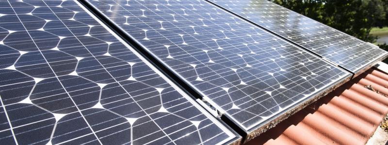 Fredrik Sandberg/TT: Energimarknadsinspektionen får in fler klagomål om långa anslutningstider från hushåll med nya solpaneler. Arkivbild.