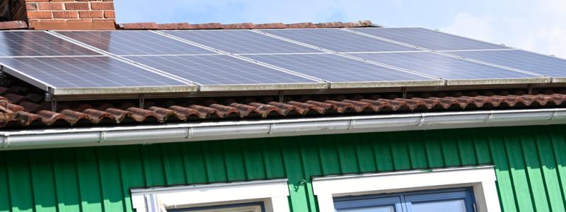Fredrik Sandberg/TT: Ett hustak med solceller. Arkivbild.