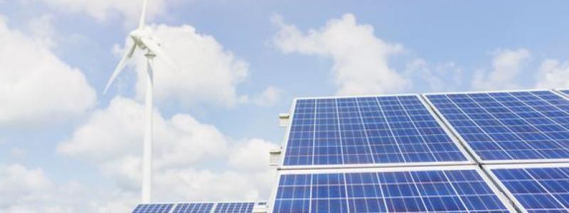 E.ON investerar över 16 miljarder kronor mellan år 2020 och 2023 för att göra den gröna energiomställningen möjlig. Men just nu är det svårt att hinna med. Hållbarhetsambitioner och rekordhöga elpriser har blåst upp intresset för att ansluta solkraft till elnätet till bristningsgränsen. Enskilda förfrågningar gäller anslutningar av solparker som motsvarar effekten av en medelstor stad. Foto: Christian Andersson, Apelöga
