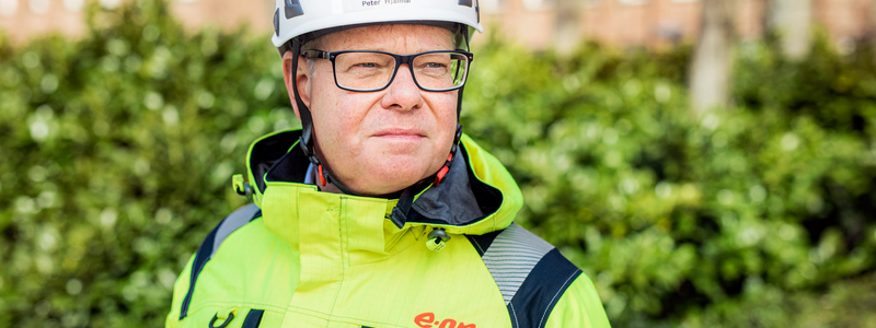”Vi är medvetna om att det kan finnas väntetider för vissa kunder men arbetar hårt för att minimera dessa och säkerställa en smidig övergång till solenergi,” säger Peter Hjalmar, regionchef syd på E.ON. Foto: Christian Andersson, Apelöga