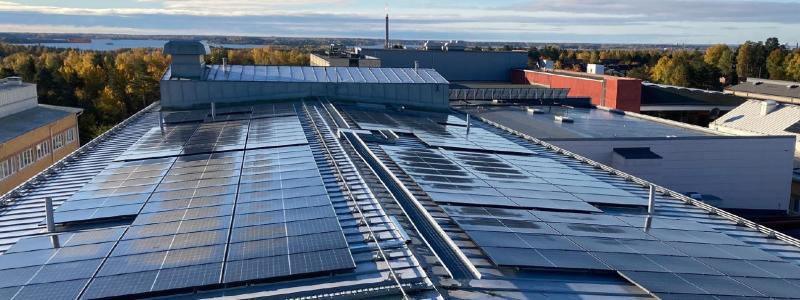 Solceller på Akademiska hus. Pressbild: Nordic Solar