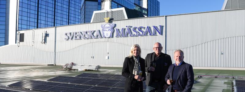 Svenska Mässan Gothia Towers solcellsanläggning på mässtaket invigt. På bild: Carin Kindbom, vd och koncernchef, Henrik Martinsson, teknisk förvaltare, Joachim Hult, fastighetsdirektör. 2022-10-19. Foto Natalie Greppi