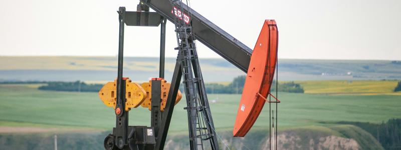 Oljepump. Foto:  David Thielen / Unsplash