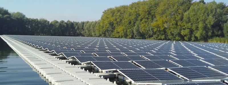 DNV lanserar nya internationella standarder för flytande solcellsanläggningar för att minska tekniska risker och förbättra säkerheten. Foto: RWE