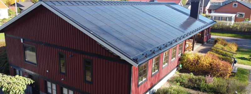 Hedareds församlingshem med solcellstaket Smart Solar Roof. Foto: Martin Bäringtoft