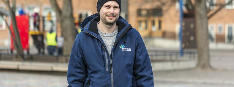 Det kommunala fastighetsbolaget Strängnäs Fastighets AB ska med stöd från Klimatfond Strängnäs installera solceller på Vasaskolans tak. Foto Lina Östling