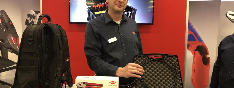 Priserna för Årets Samhällsbärare Innovation samt för Årets Samhällsbärare Hållbarhet. Bild: Sobona