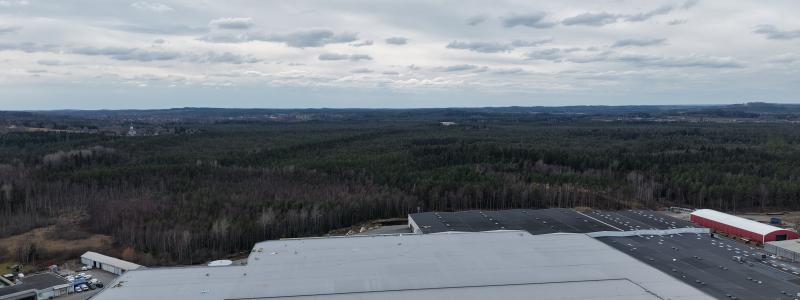 Obos frabrik med tak solceller. Pressbild: OBOS