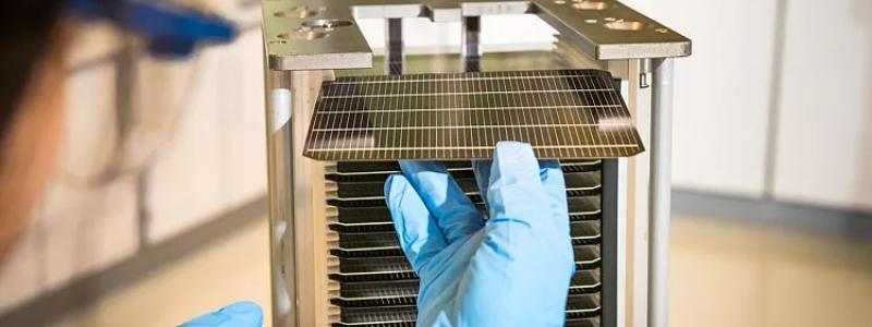 Perovskit-på-kisel-solceller i laboratoriet i Oxfordshire. Foto: Oxford PV
