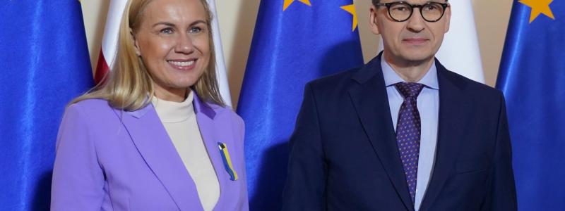 EU:s energikommissionär Kadri Simson var i Polen för att samarbeta med borgmästare från EU och tredjeländer för att diskutera vikten av omställningen till ren energi och hur arbetet som görs på städsnivå kan bidra till att säkerställa framsteg mot vårt nettonollklimatmål. Samtidigt förde hon samtal med Polens premiärminister Morawiecki (t.h.) om energiomställningen. Foto: EU-kommissionen.
