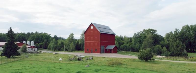 Med solceller och batteri kan ett lantbruk gå mot att bli nästan självförsörjande på el. Av: Elkedjan Upphovsrätt: Svenska Elkedjan AB
