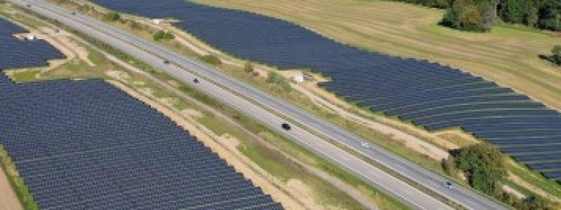 Bilden visar en storskalig solkraftspark i Leizen i Tyskland. Foto: Vattenfall.