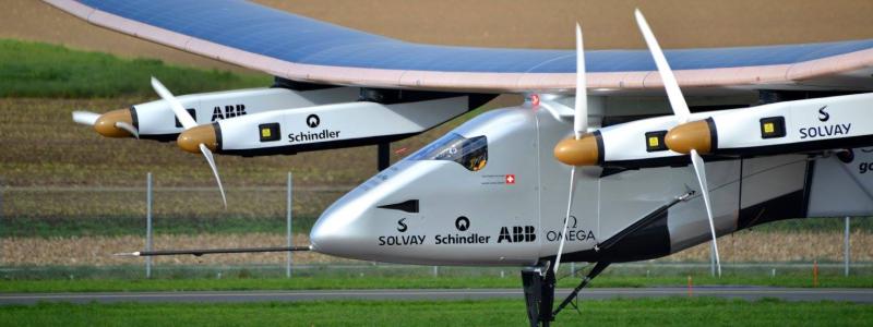 Solar Impulse 2 var det första soldrivna flygplanet som genomförde en världsomsegling år 2014. Källa: Wikipedia Common Lic. Kredit: Milko Vuille