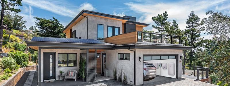 SolarEdge Home hanterar dynamiskt och optimerar produktion och förbrukning av solenergi, lagring samt reservkraft, vilket gör det möjligt för villaägare att driva hela sitt hem med ren, förnybar solenergi. Foto: SolarEdge