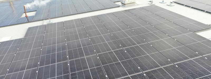 Power Optimizers i S-serien kommer att ersätta de gamla Power Optimizers i P-serien under 2023, vilket innebär en branschledande säkerhetsteknik och en ytterligare minskning av kostnaderna för balans av systemet. Foto: SolarEdge