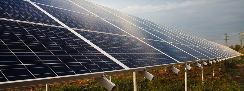Svea Solar och Sakofall Energi etablerar jättelik solcellspark i Dalarna. Arkivbild