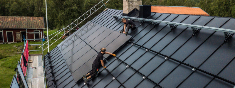 Installation av solceller. Foto: VB Energi