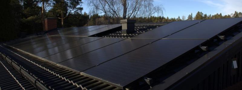 Solceller på tak. Pressbild: Ferroamp
