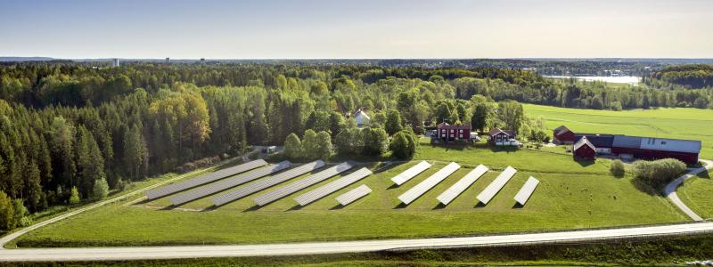 Solhagen i Torphyttan producerar hållbar el och ger återbäring till kunden. Foto: Linde energi