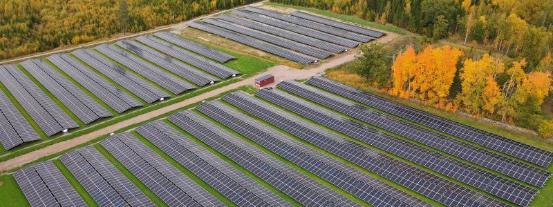 Solpark på 40 000 kvm för Tekniska verken i Linköping. Pressbild: Soltech Energy Sweden AB