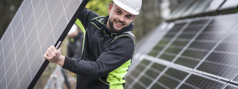 På Solelgrossisten har samtliga medarbetare en bakgrund inom solceller, som exempelvis montörer, och vet vad de talar om när kunderna ringer och vill ha förslag på lämpliga lösningar.
