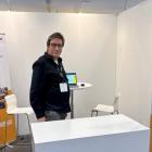 Magnus Sundman, projektledare för Solenerginyheter.se, här på plats i montern på Elmia Solar. 
Foto: Jörgen Städje/conventus