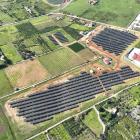 8,3 MWac solkraftverk Bosco i Partinico, Sicilien och 15 000 solcellsmoduler kommer att förse upp till 7 000 italienska hushåll med grön el. Viltvänligt stängsel installerat för att skydda biologisk mångfald. Foto: RWE