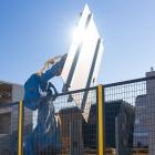 Terabase innovation Terafab effektiviserar byggandet av solkraftverk med en modern fabriksmetod. Det är världens första automatiserade, robotassisterade och digitala fältfabrik för konstruktion av solkraftverk. Enligt Terabase förbättras effektiviteten också genom hög genomströmning, dygnet runt-drift och modularitet. Därmed uppnås en fördubblad arbetskraftens produktivitet. Terafab utnyttjar sammankopplade digitala och fysiska system. Foto: Terabase