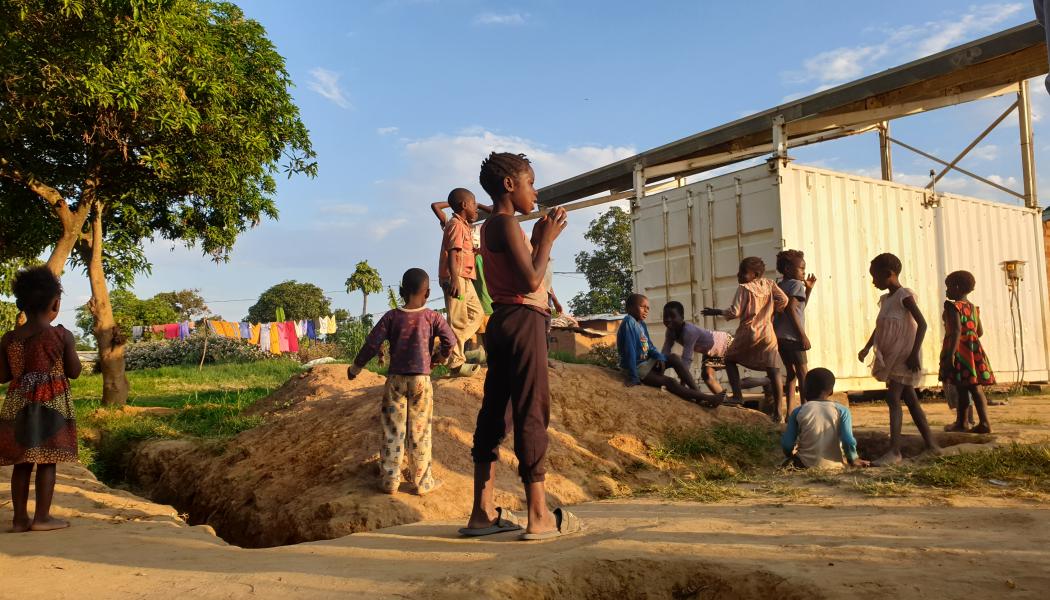 Elförsörjning utanför fasta elnätet i Ngwerere i utkanten av Zambias huvudstad Lusaka, via Beyond the Grid Fund for Africa som erbjuder resultatbaserad finansiering. Foto: Sida
