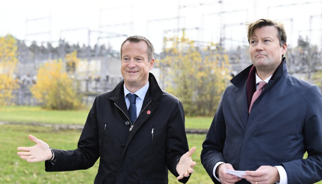 Jessica Gow/TT: Energiminister Anders Ygeman (S) och Ellevios VD Johan Lindehag.