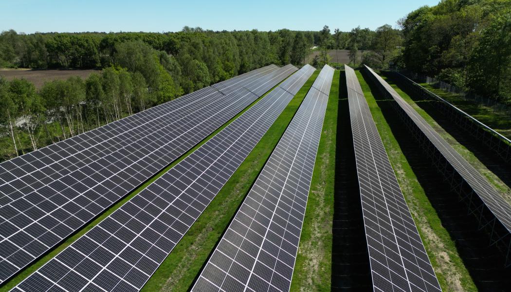 Drönarbild på den färvärvade solparken Pressbild: Solid Vind & Sol