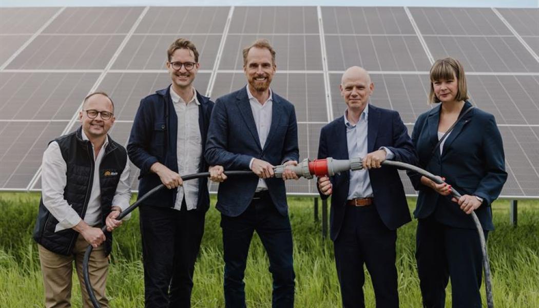 Från vänster Magnus Reitersjöv( ice VD på Bixia), Erik Martinson (VD och medgrundare Svea Solar), Christer Fogelmarck (koncernchef Parks and Resorts), Urban Granström (kommunstyrelsens ordförande Nyköping), Sofia Amloh (riksdagsledamot från Nyköping) 

Fotograf: Mickael Tannus.
