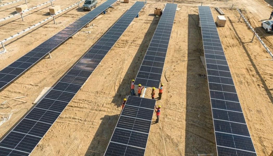 Det förväntas att projektet inte bara kommer att generera elektricitet utan även skapa över 100 000 arbetstillfällen. Pressfoto: Adani Group, 