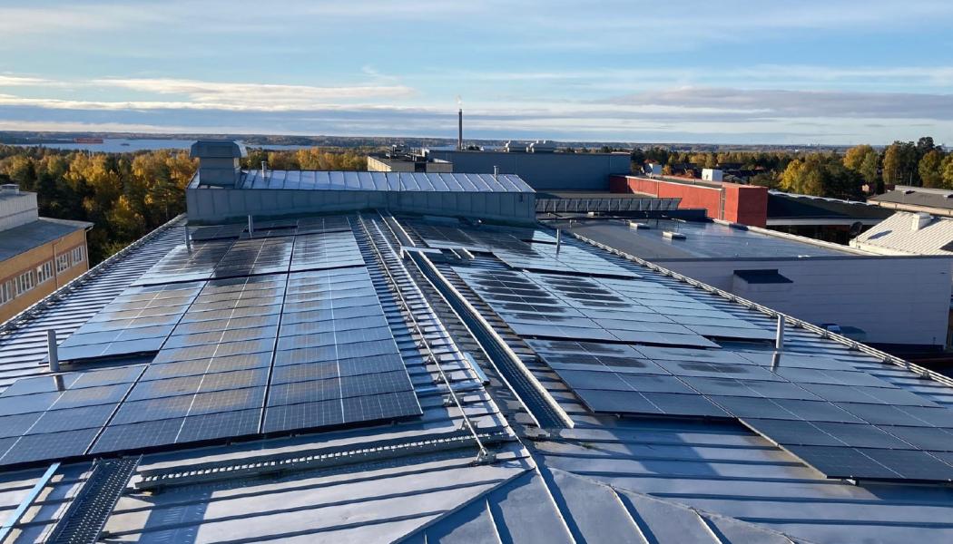 Solceller på Akademiska hus. Pressbild: Nordic Solar