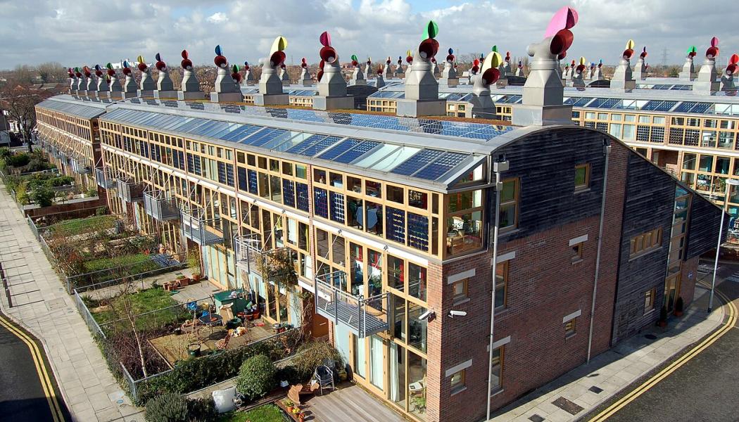 BedZED eco-stadsdel i England. Foto: Wikipedia Common, kredit:Tom Chance