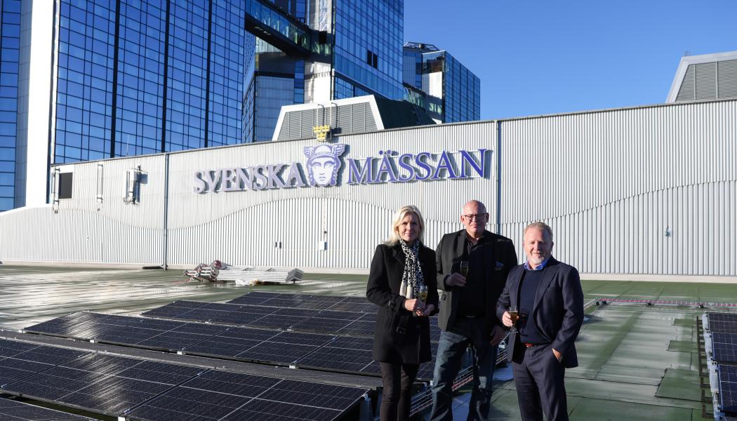 Svenska Mässan Gothia Towers solcellsanläggning på mässtaket invigt. På bild: Carin Kindbom, vd och koncernchef, Henrik Martinsson, teknisk förvaltare, Joachim Hult, fastighetsdirektör. 2022-10-19. Foto Natalie Greppi