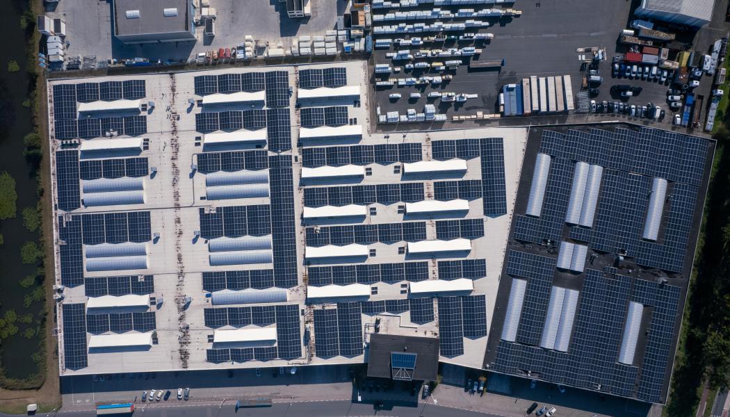 KP Energy presenterar nu en samlad lösning med produkter och tjänster som gör det möjligt att anpassa fler tak för solcellsinstallation. Pressbild: Kp Energy