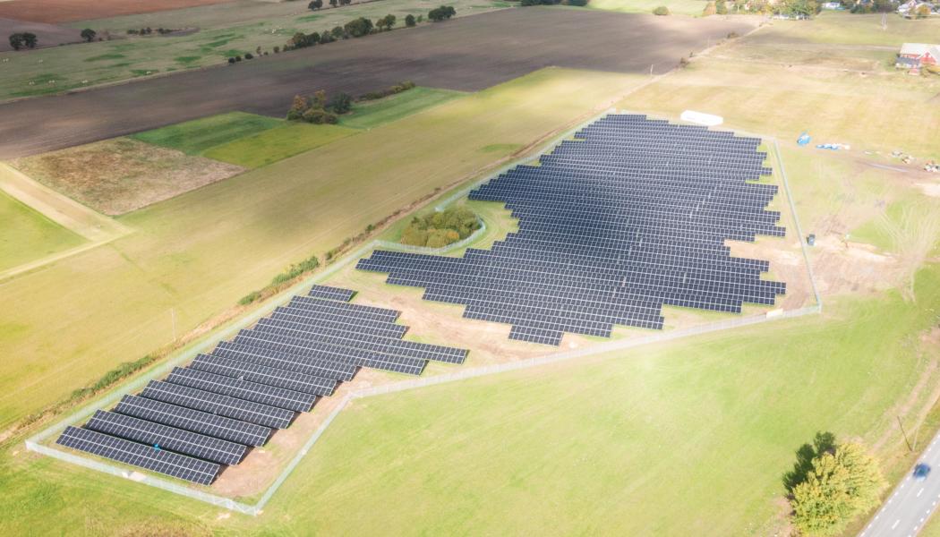 Drönarfoto på Kraftringens solcellspark i Forsby, söder om Klippan i Skåne. Foto: Petter Duvander / Kraftringen