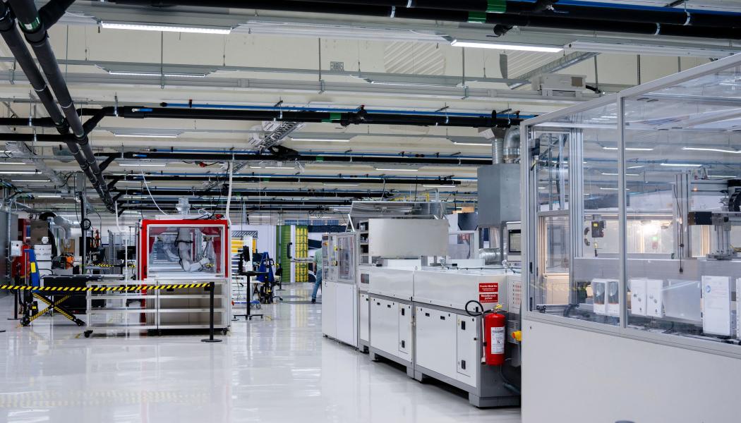 Exeger grundades 2009 och har utvecklat bärbara solceller som fungerar både i inomhus- och utomhusmiljöer. Tekniken används för att ladda olika typer av elektronikprodukter. Foto: Exeger