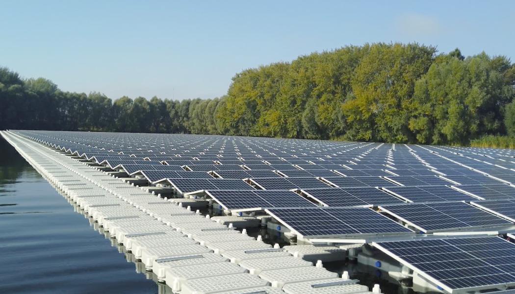 DNV lanserar nya internationella standarder för flytande solcellsanläggningar för att minska tekniska risker och förbättra säkerheten. Foto: RWE
