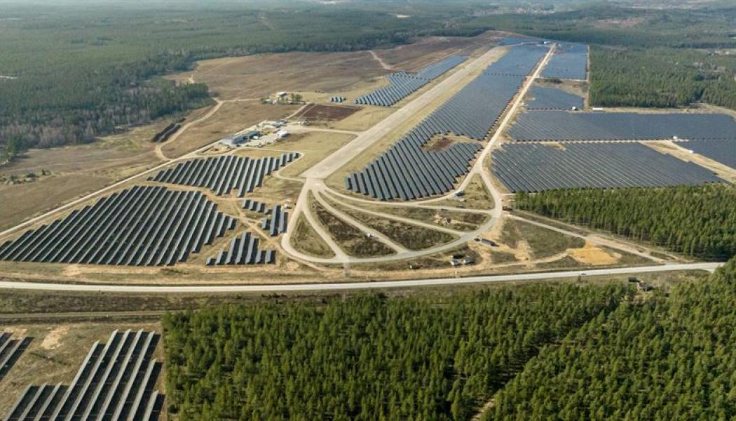 Första elproduktionen från Hultsfreds solpark