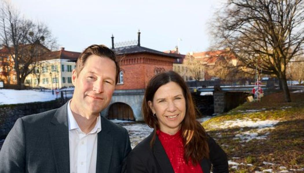 Christian Tapper, vd SunStreet Energy och Carin Lidman, styrelseordförande för Mälarenergi. Foto: Mälarenergi