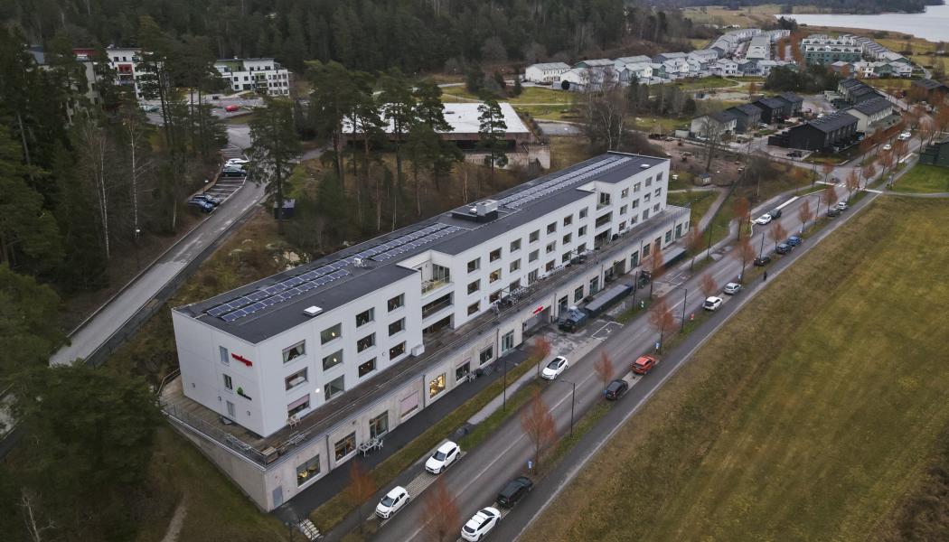 Heba Fastighets AB fortsätter installationen av solpaneler på fastigheter i samarbete med OKQ8 som leverantör. Pressbild: OKQ8 Scandinavia